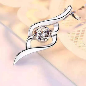 925 sterling silver,Moissanite Carat weight: 1ct Care instructions: Avoid wearin necklace in Silver with straight silhouette