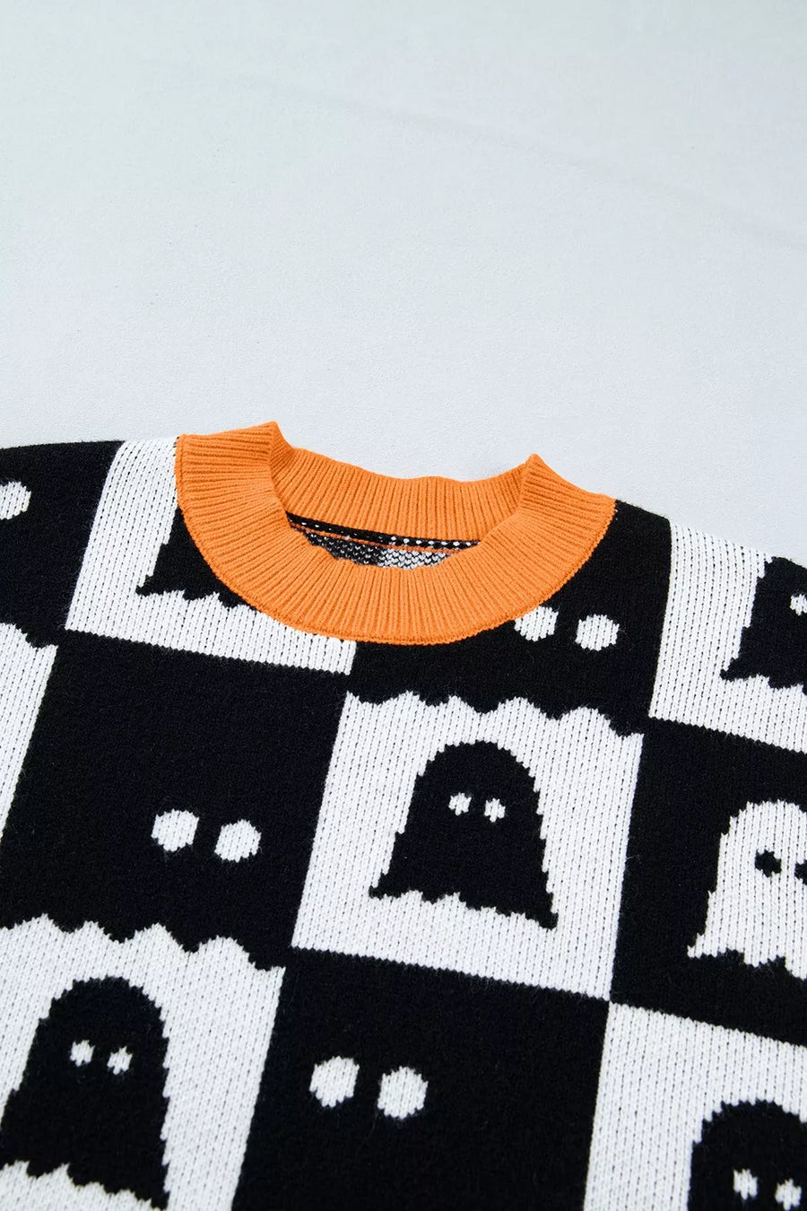 pullover sweater in white with ribbed cuffs and hip-length