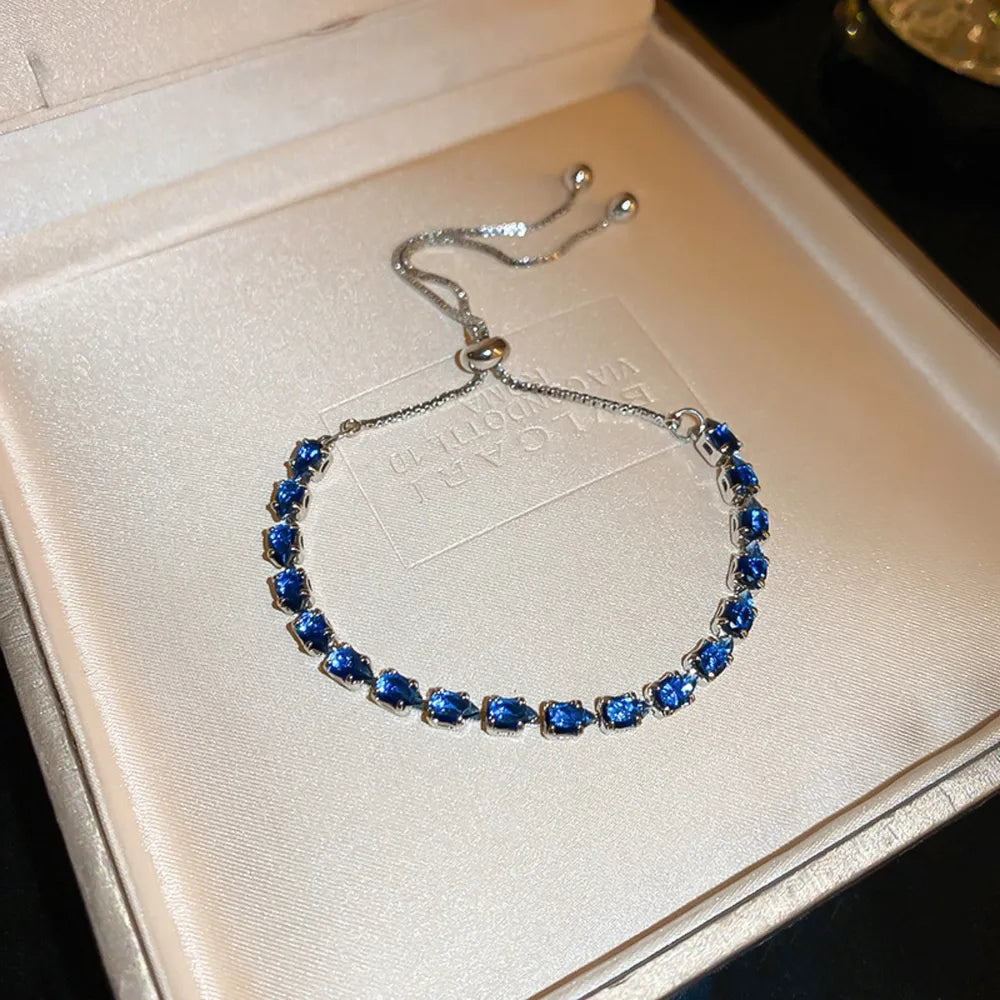 bracelet in silver featuring adjustable and fitted fit