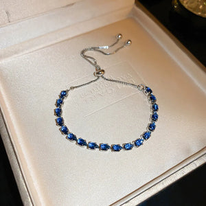 bracelet in silver featuring adjustable and fitted fit