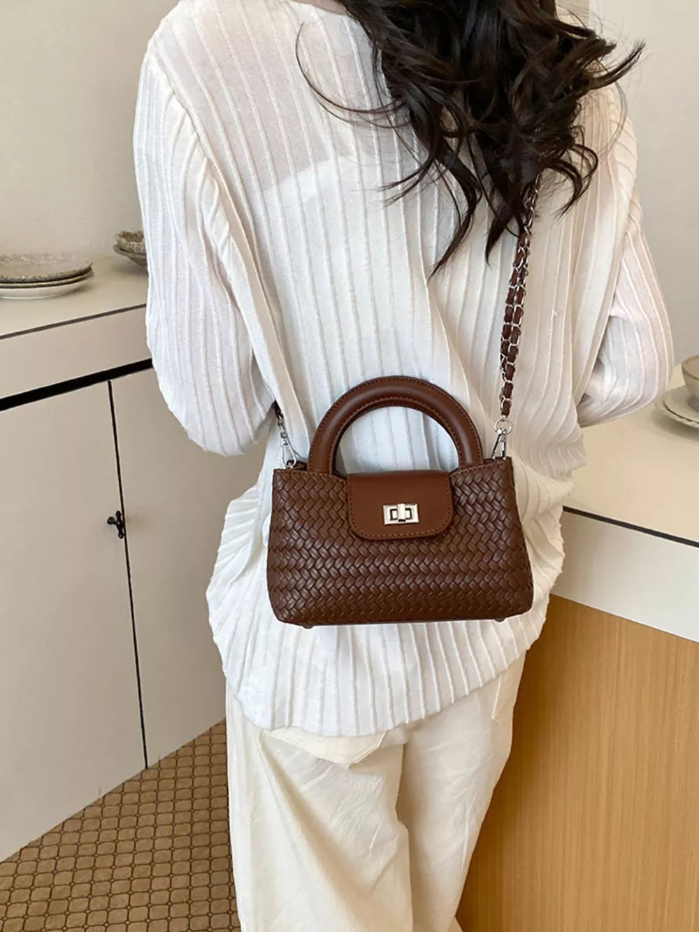 crossbody bag in Brown with woven and woven texture