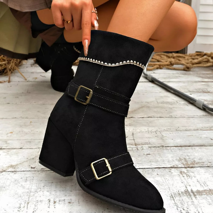 Black boots with ankle-length and side-zip