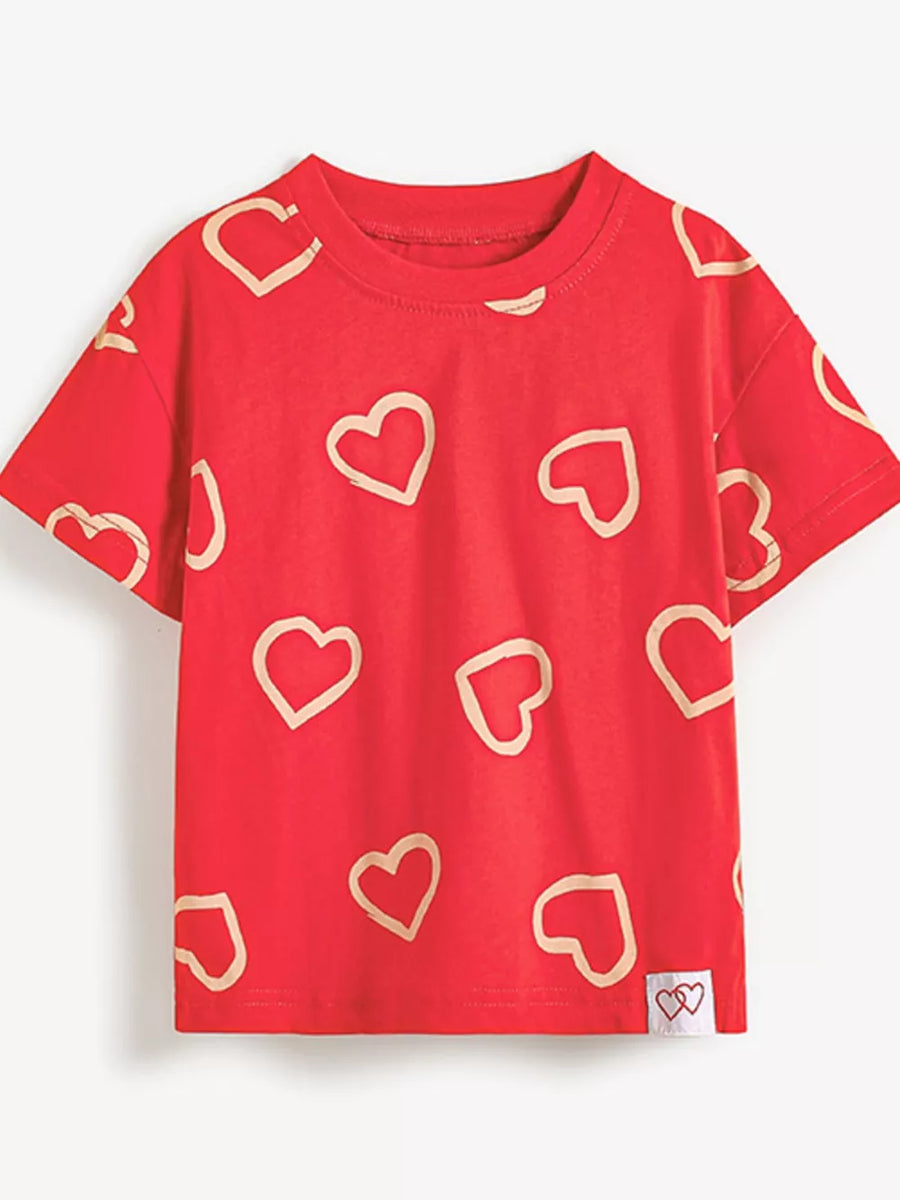 Red cotton t-shirt for kids with a scattered heart print and crew neck.