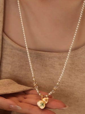 necklace in White with floral and 18K gold-plated