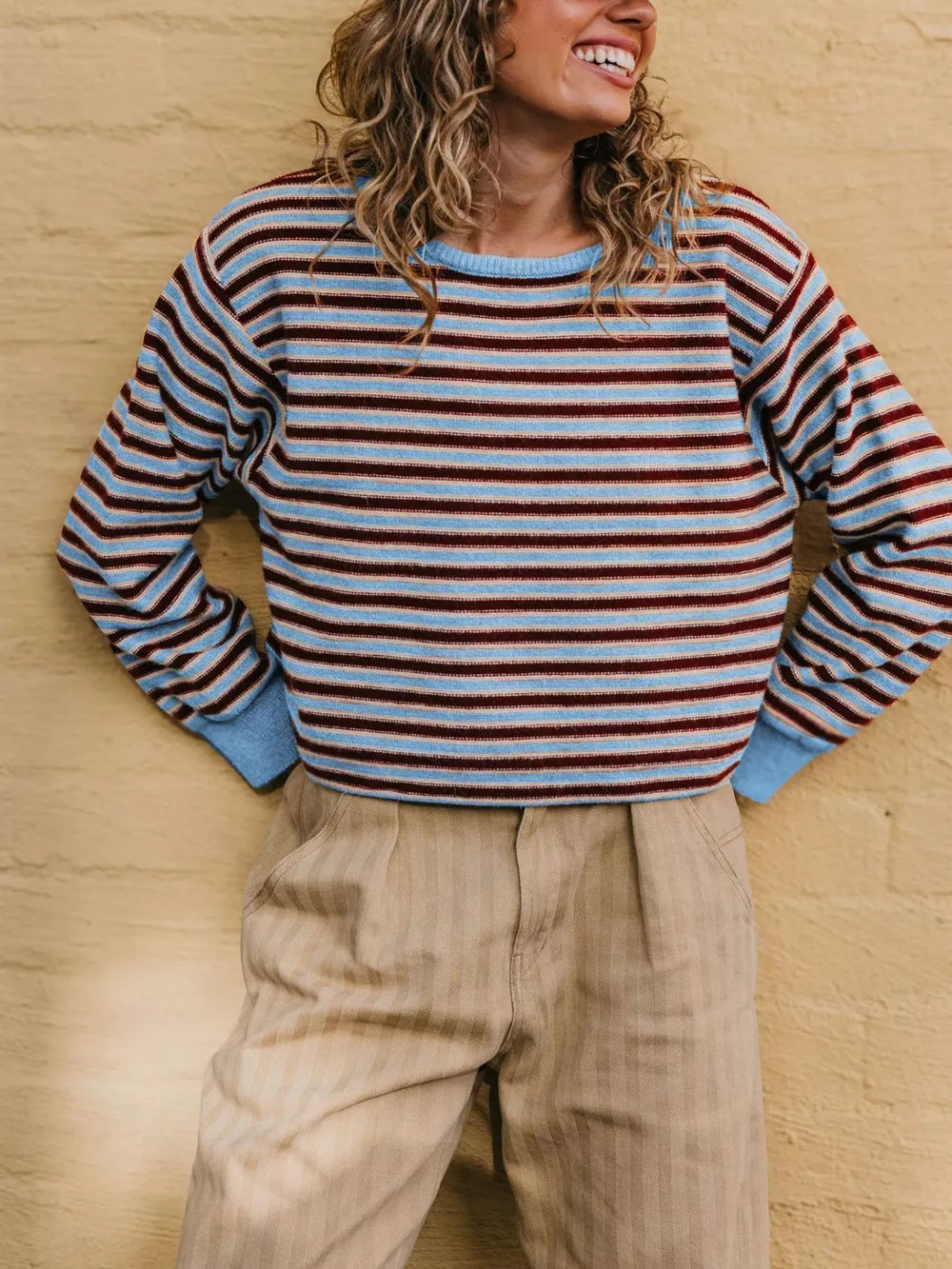 Blue pullover sweater with cropped and pullover