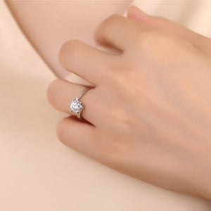 1 Carat 925 Sterling Silver Moissanite Ring in clear with solitaire setting
