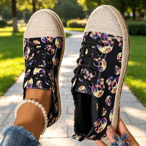 light beige sneakers featuring round-toe and skull-print