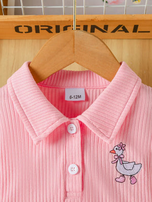 Pink ribbed polo shirt with duck embroidery and button placket.