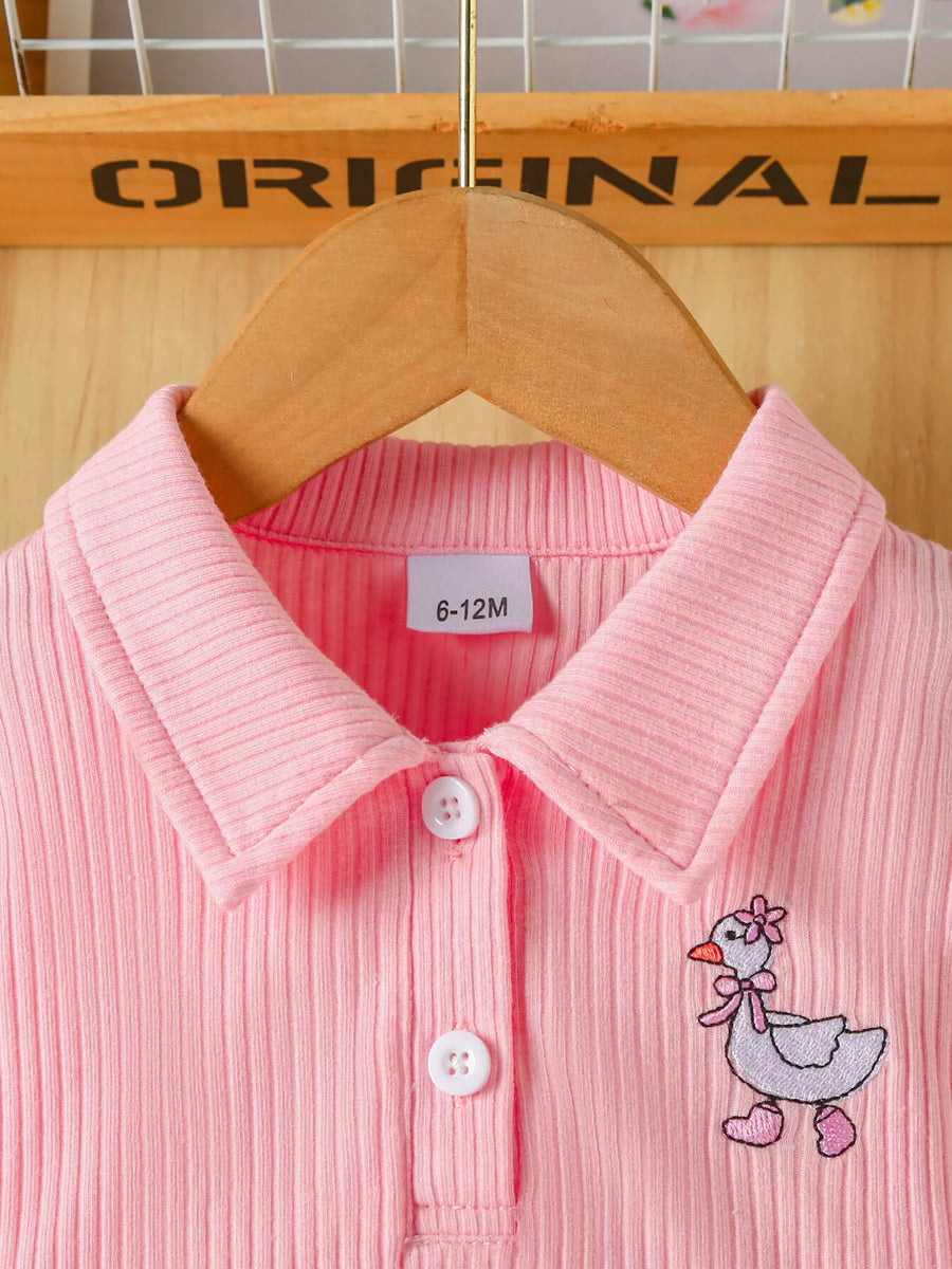 Pink ribbed polo shirt with duck embroidery and button placket.