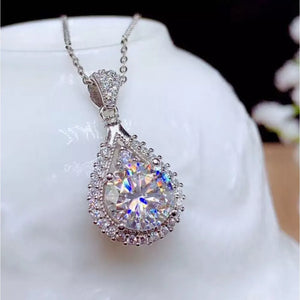 necklace in Silver with moissanite and princess