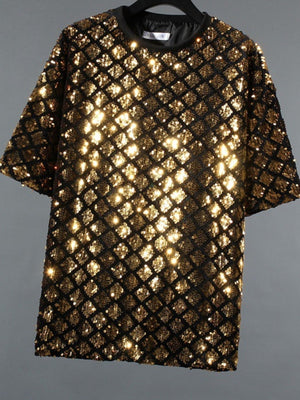 Men's gold sequin t-shirt with round neck and short sleeves, featuring a diamond pattern.