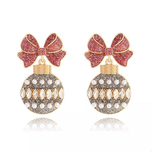 Synthetic Pearl, 18K Gold-Plated, Resin, Zinc alloy, Rhinestone Care instruction earrings in gold with drop silhouette