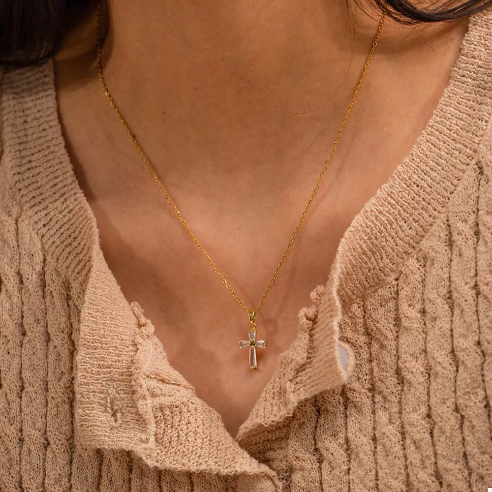 necklace in gold featuring cross pendant and straight fit
