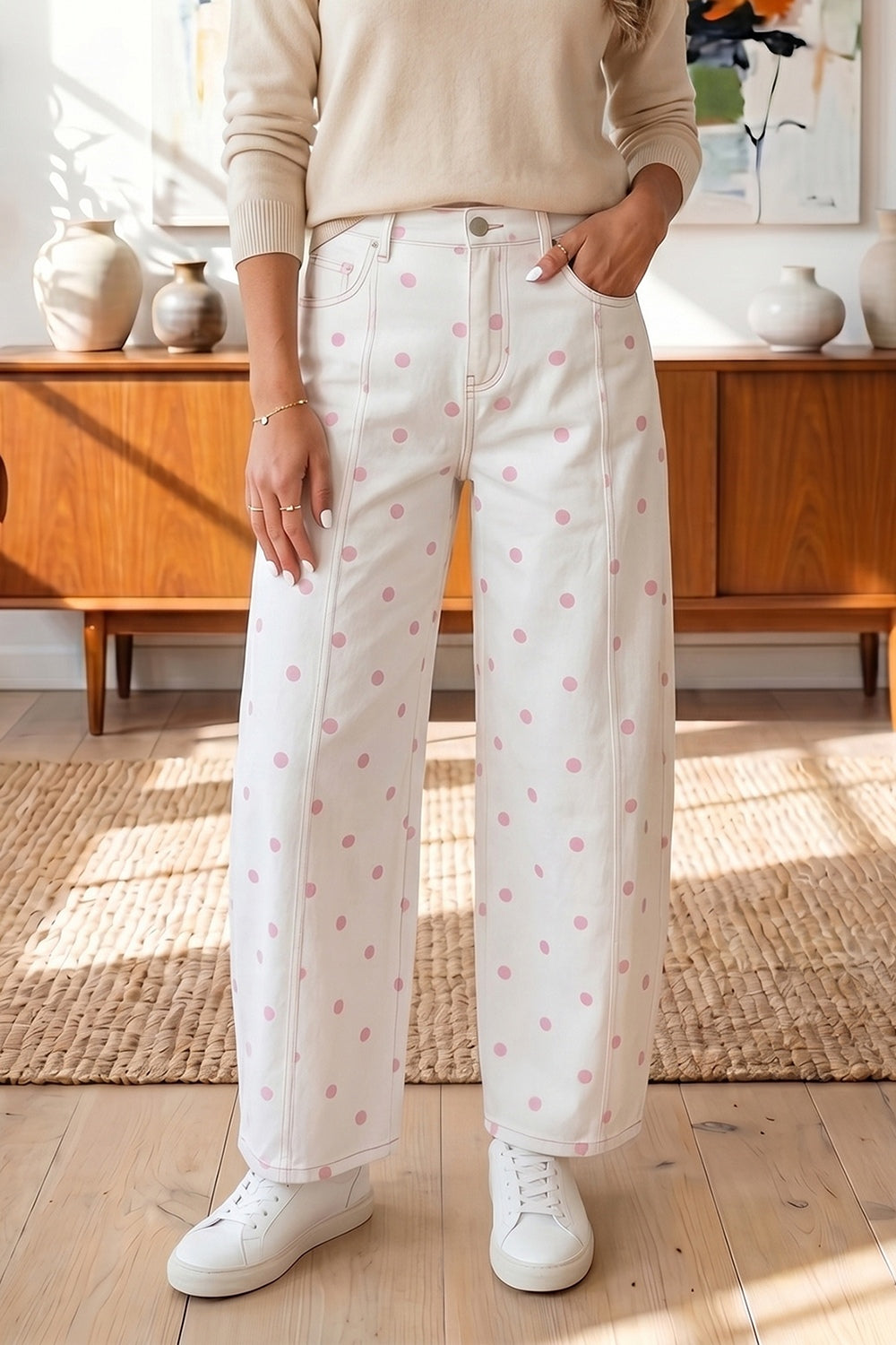 wide-leg jeans in white featuring pocketed and flared fit