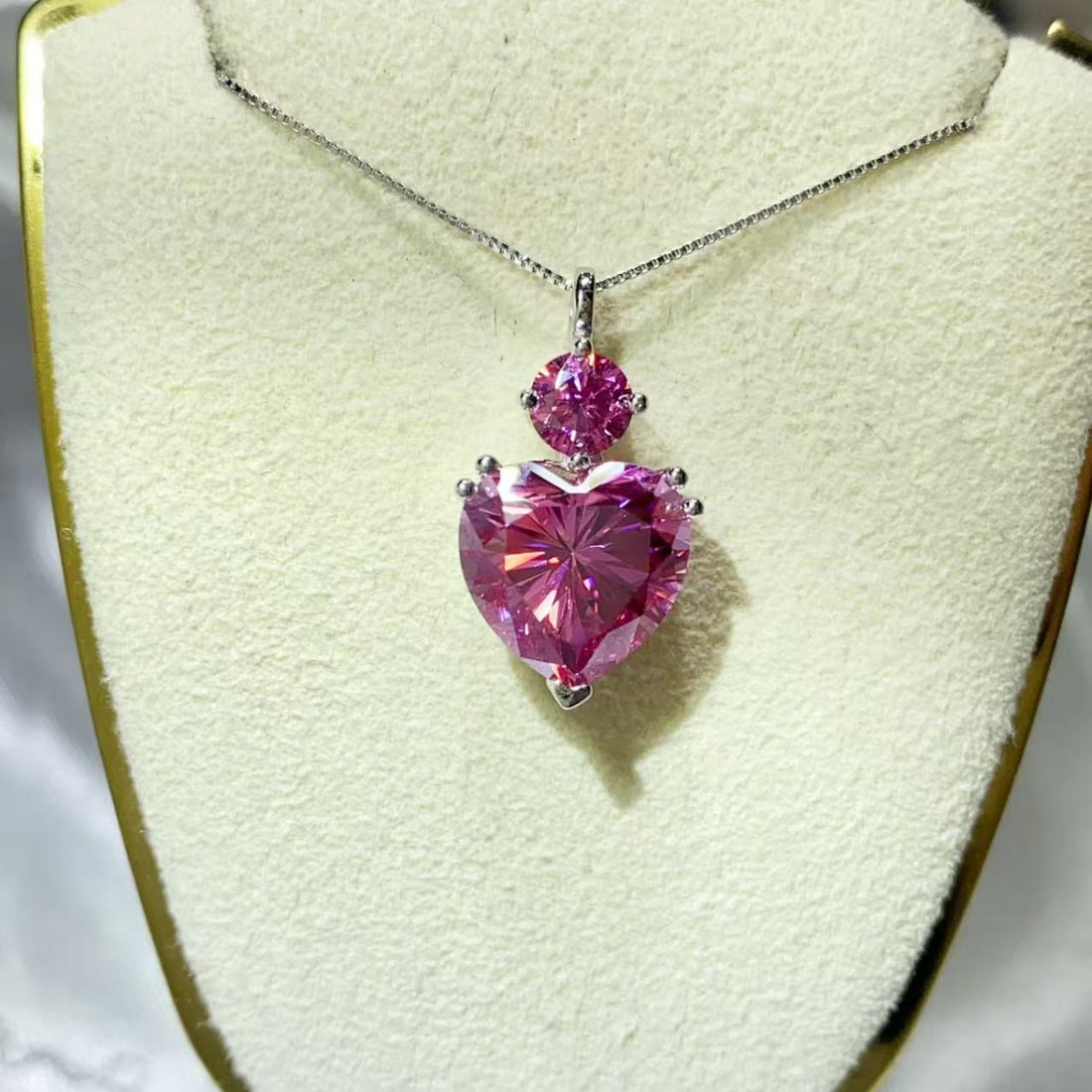 necklace in pink featuring heart-shaped pendant and straight fit