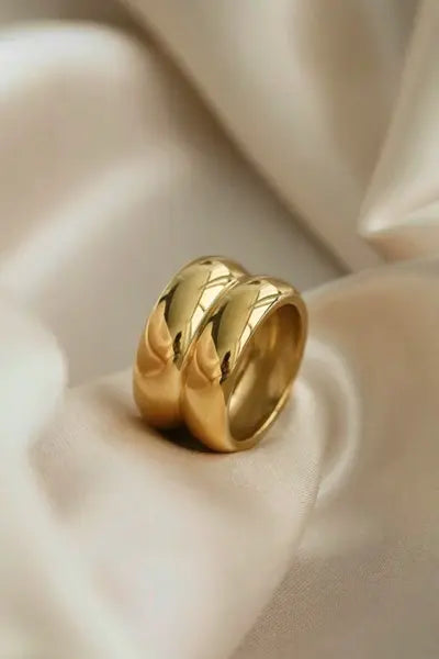 ring in gold featuring double ridge design and domed fit