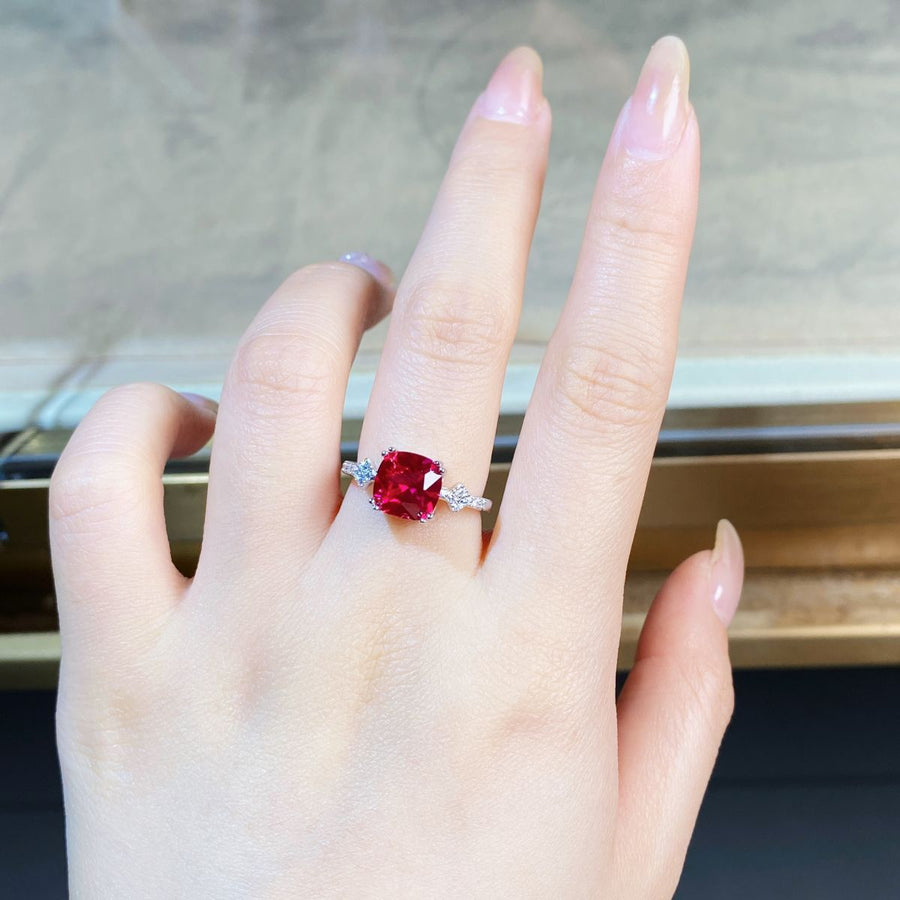 ring in silver with geometric and zircon stone