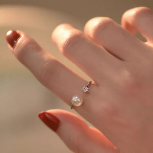 925 Sterling Silver Pearl Open Ring in white with open band