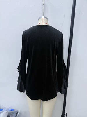 romantic blouse in Black with round neck