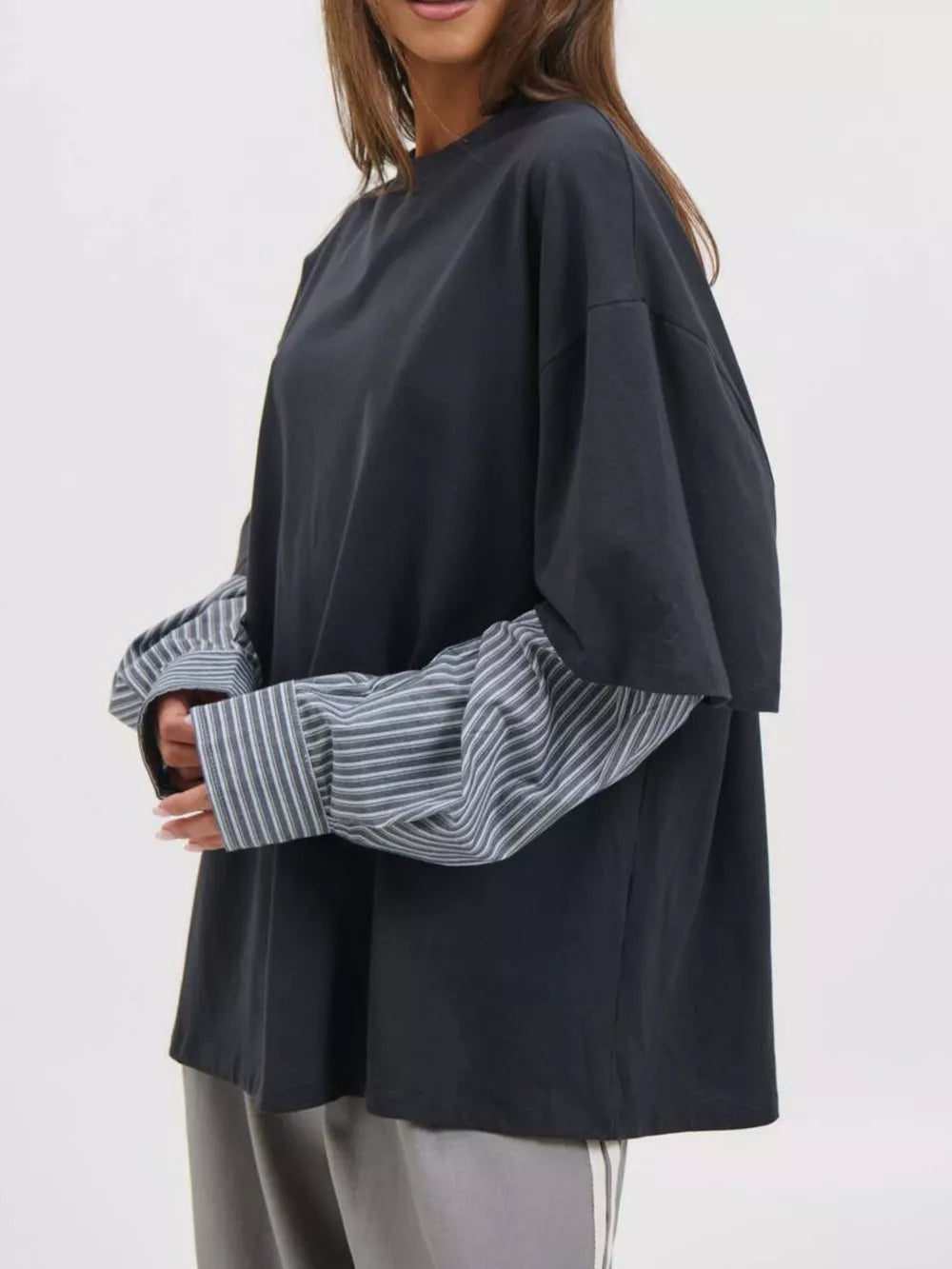 Navy t-shirt with hip-length and pullover