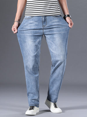 jeans in light blue featuring pocketed and slim fit