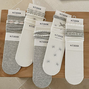 socks in white featuring ribbed knit and fitted fit