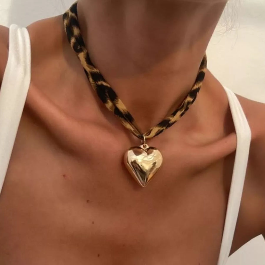 golden necklace with leopard and N/A