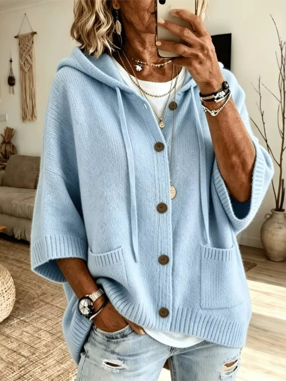 White cardigan with buttoned and short sleeve