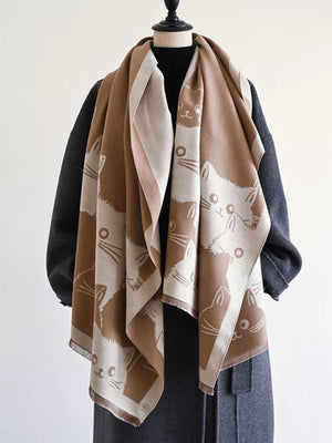 Reversible scarf in black brown with a cute cat pattern and fringed edges.