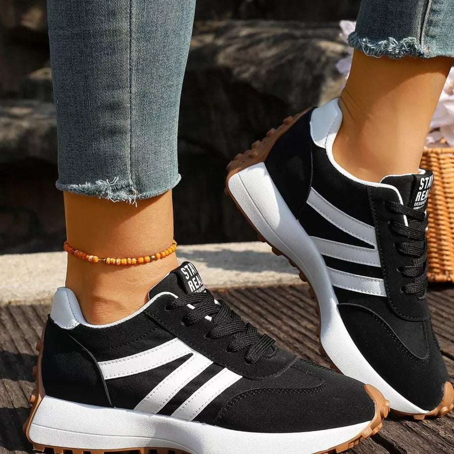 sneakers in Pink with color-block and round toe