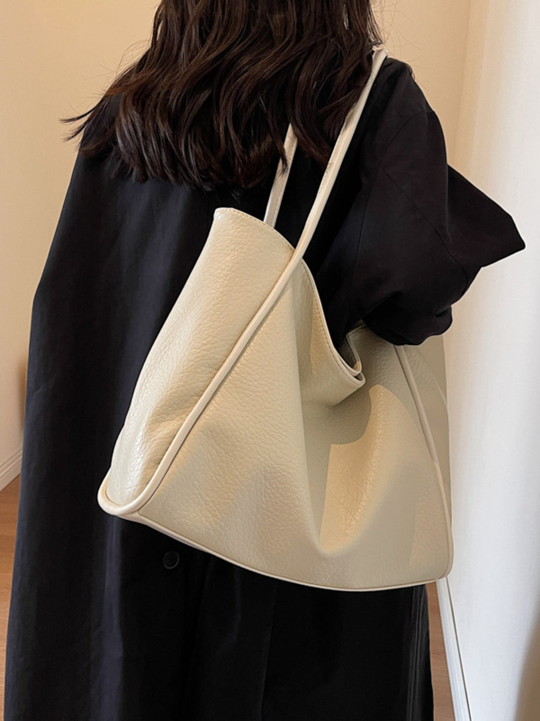 Shoulder-Strap PU Leather Tote Bag in camel with shoulder strap