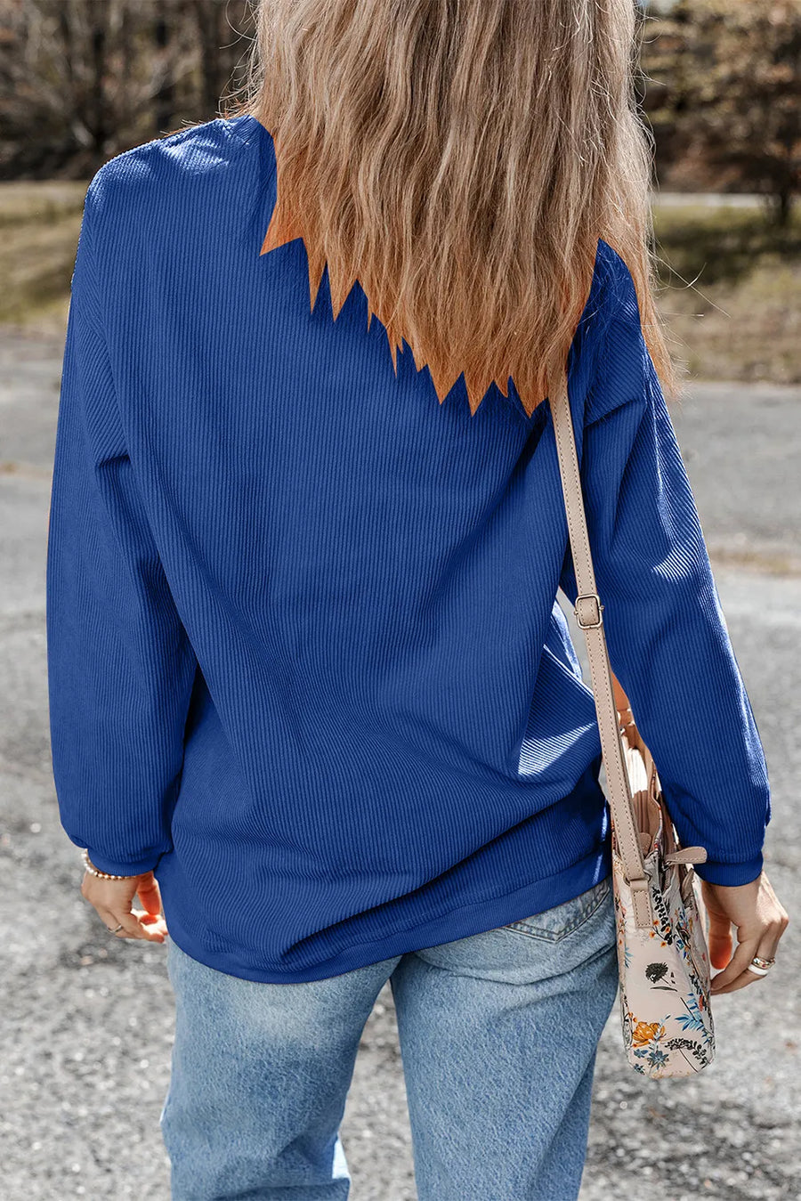 Peacock blue ribbed sweatshirt with long sleeves and a relaxed fit.