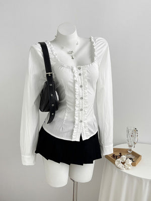 blouse in white featuring buttoned and fitted fit