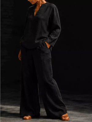 blouse in White with notched and hip-length