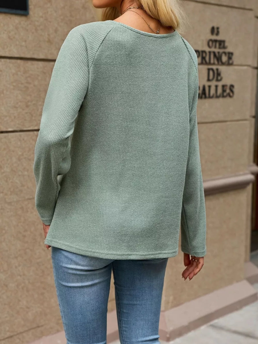 Beige t-shirt with seam detail and raglan sleeve