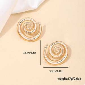 earrings in Gold with geometric and statement