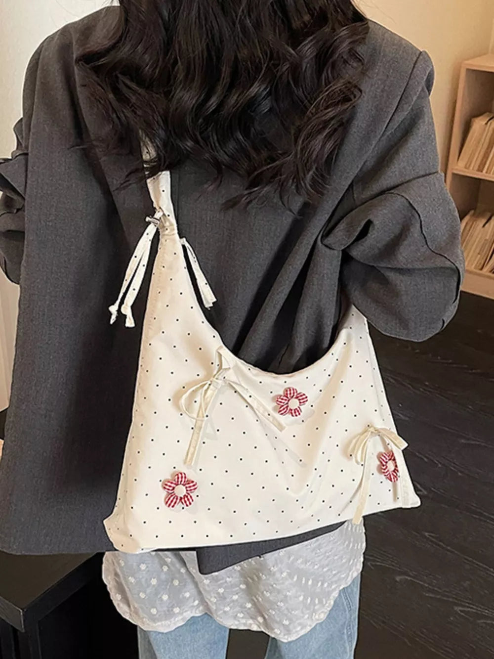 Floral Embellished Shoulder Bag in Cream