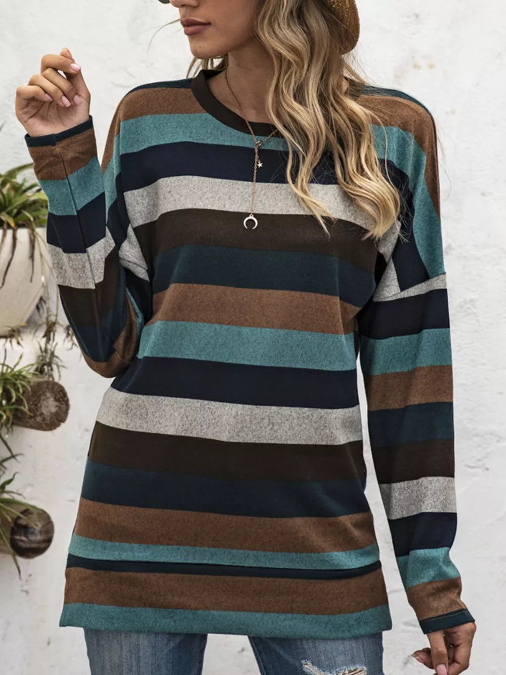 Tangerine t-shirt with pullover and striped