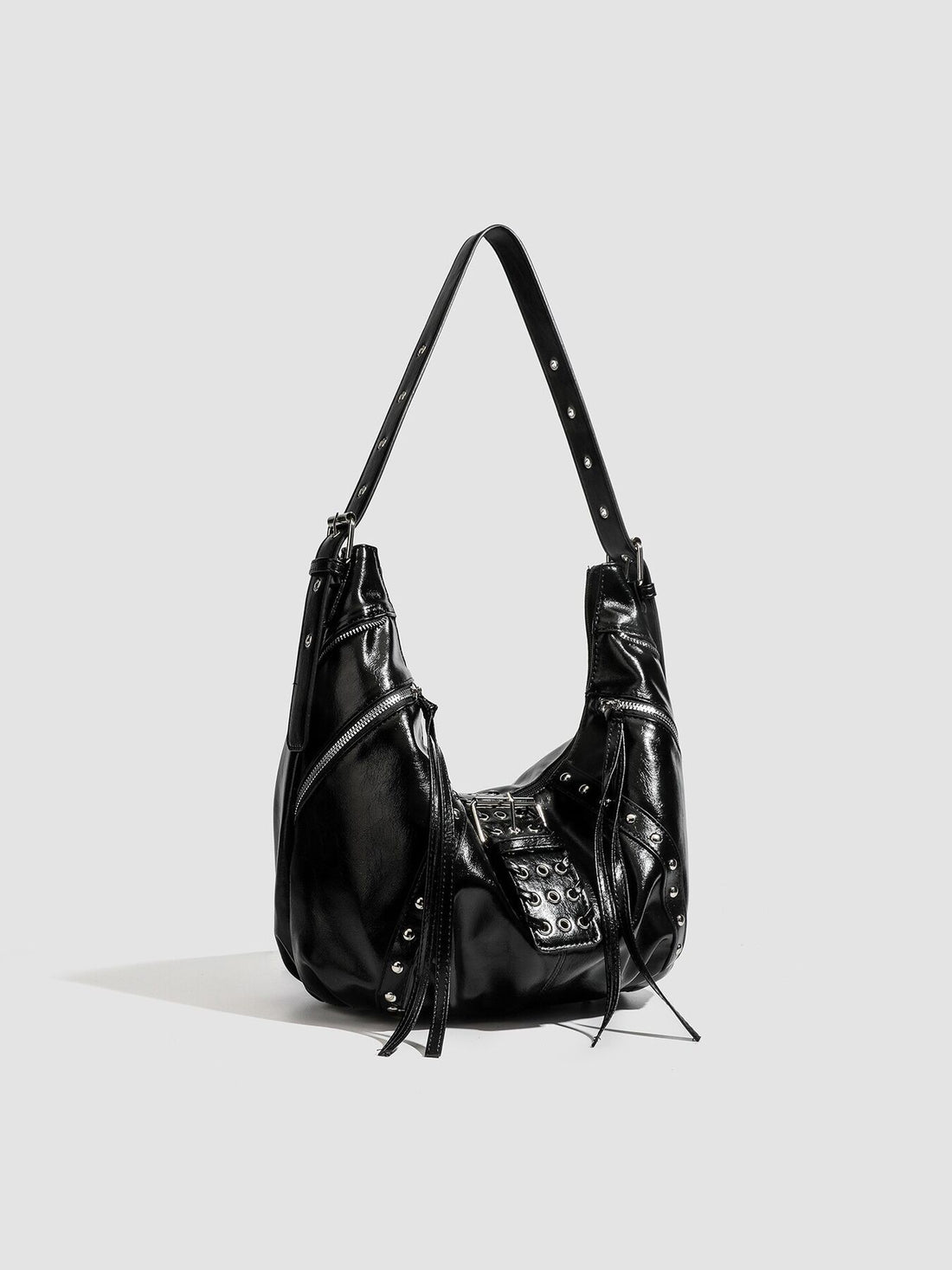 handbag in black featuring studded and slouchy fit