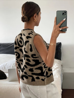 retro sweater vest in Taupe with v-neck