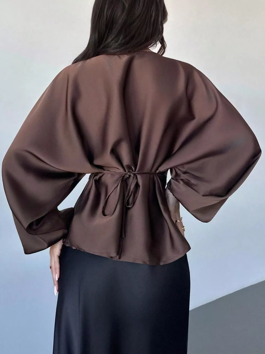 blouse in black with round neck and bishop sleeve