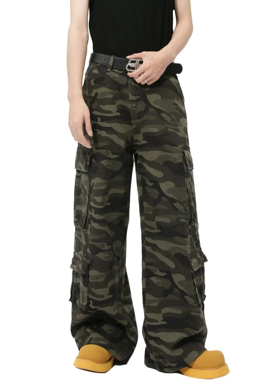 Wide-leg camo cargo pants in green camouflage with multiple utility pockets.