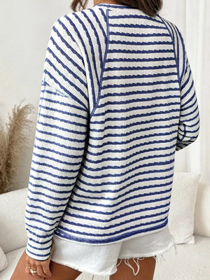 white relaxed t-shirt with crew neck