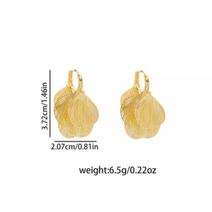 earrings in Gold with textured and textured