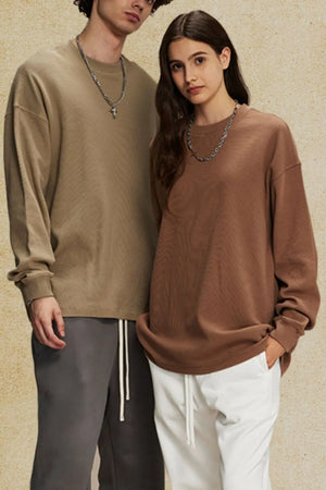 Oversized drop shoulder crewneck sweatshirt in brown, with crew neckline and long sleeves.