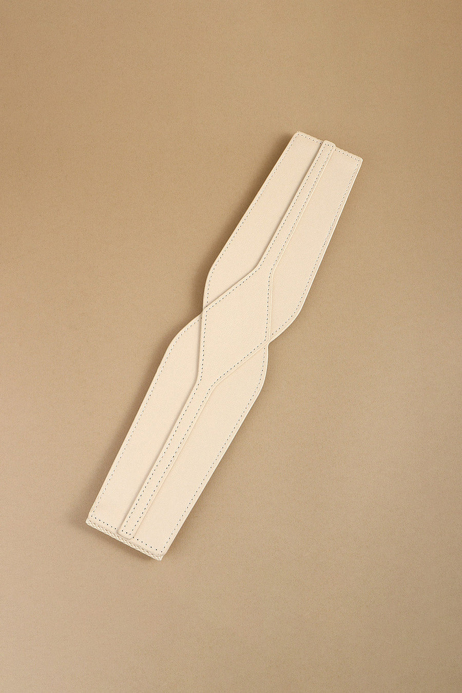 Ivory elastic belt with sculpted waist detail and tonal stitching