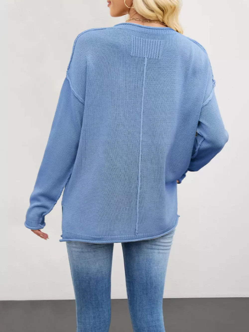 Blue crewneck sweater with hip-length and pullover