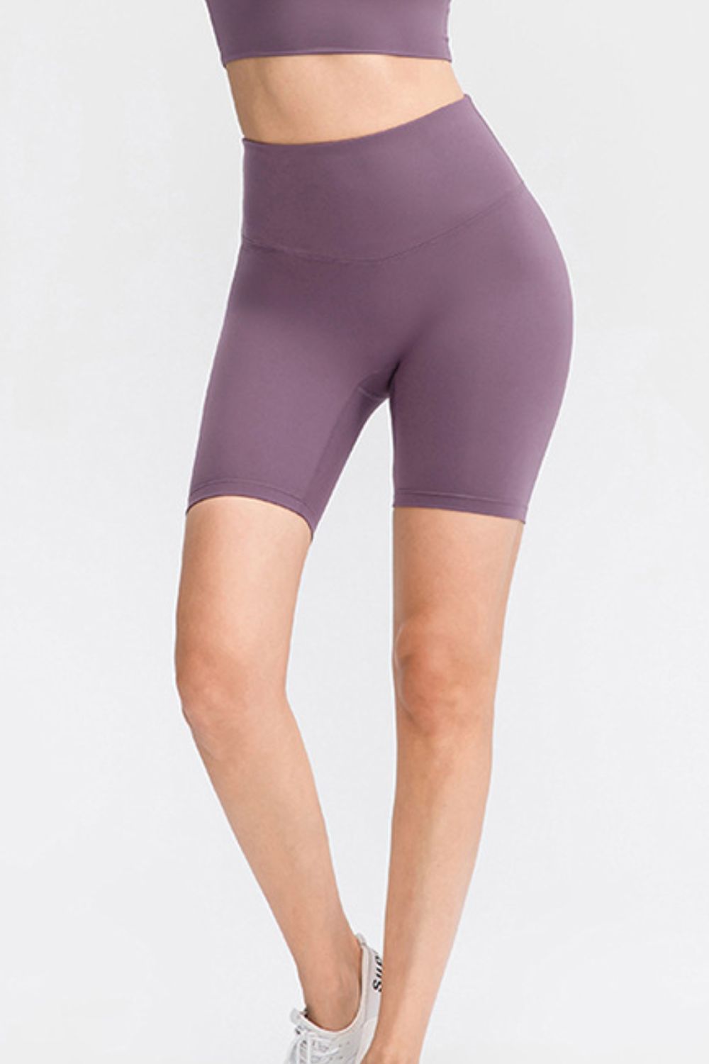 Mauve high-waist performance bike shorts with a seamless fit.