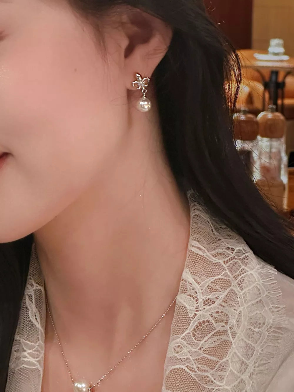 earrings in silver featuring pearl drop and drop fit