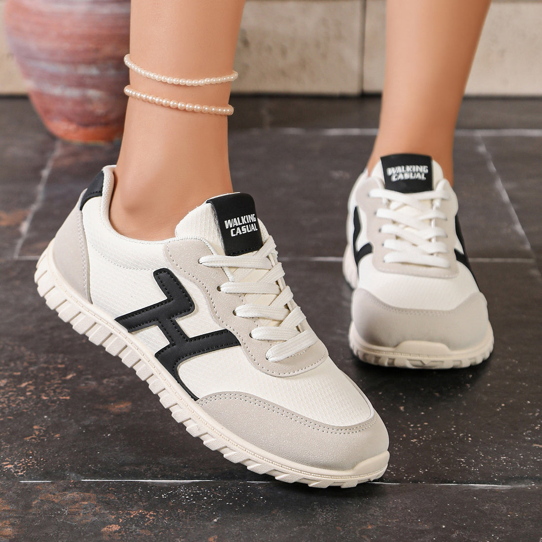 sneakers in navy blue with color-block and round toe